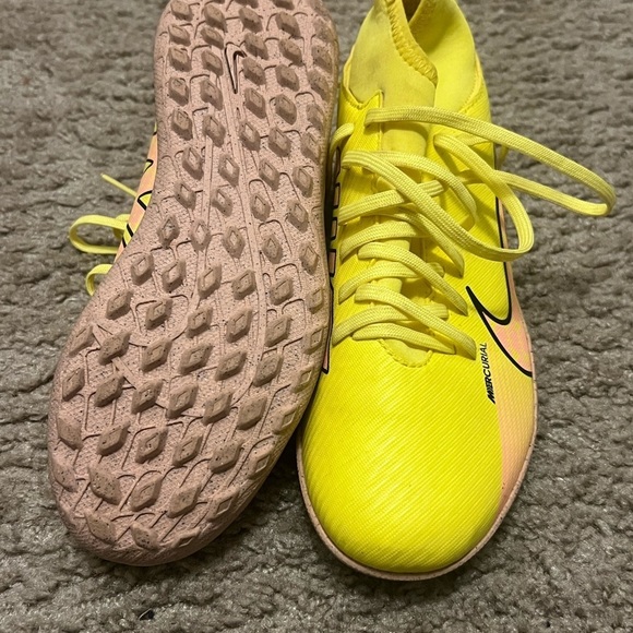 Nike Jr Mercurial Superfly 9 Club  Yellow Soccer Cleats TURF  Sz 5.5 DJ5954-780 - Picture 5 of 8